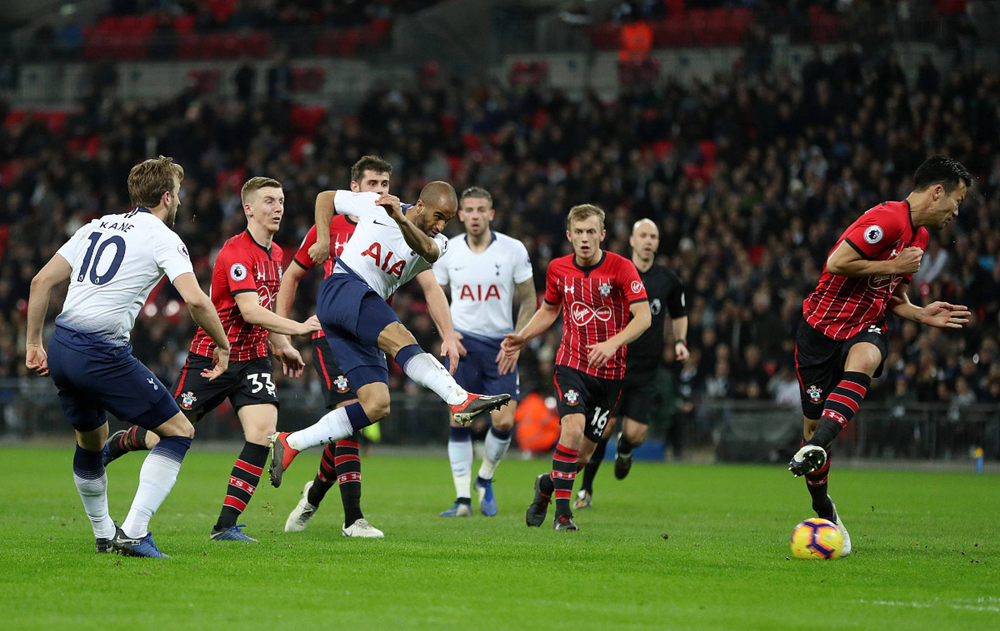 他们围绕厄 他们围绕厄